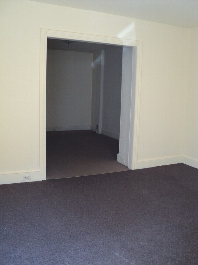 Building Photo - 25 E Bringhurst St
