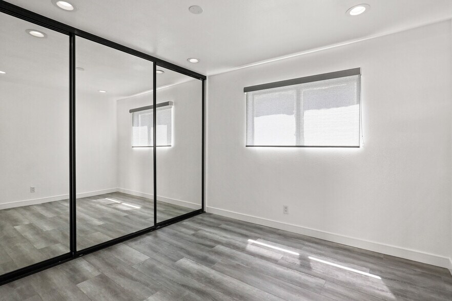 Building Photo - 900 W College St