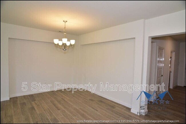 Building Photo - 3545 Essence St
