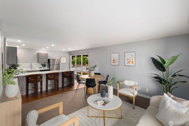 Building Photo - Bright Renovated 1 Bedroom Corner Condo in the Heart of Downtown Bellevue