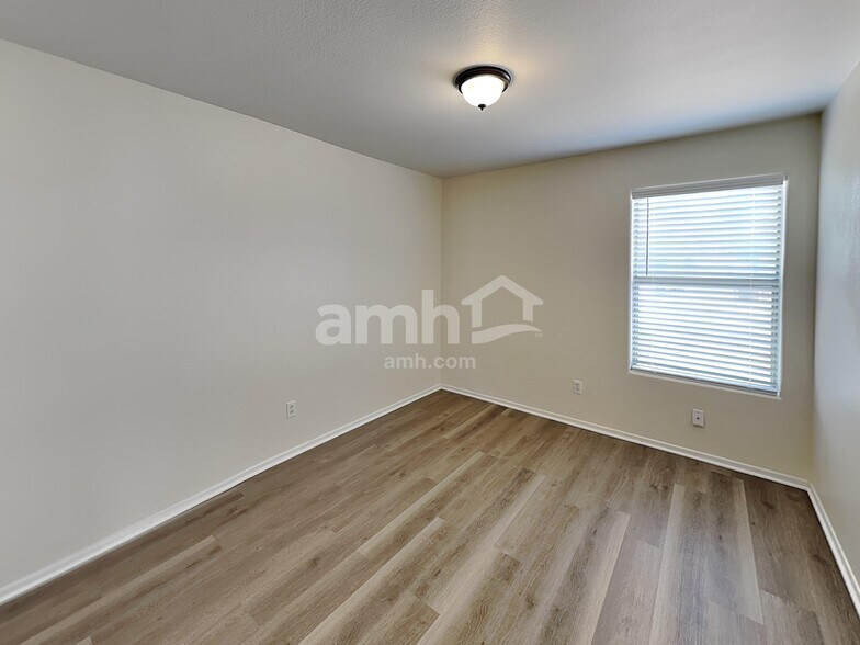 Building Photo - 2017 N 128th Dr