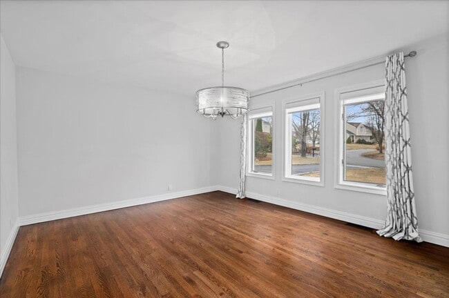Building Photo - Spacious 4 Bedroom 4.5 Bath Rental in London Woods!