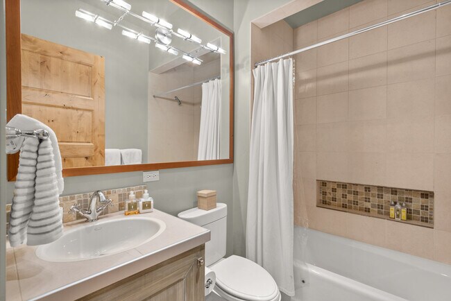 Building Photo - 501 Rio Grande Pl
