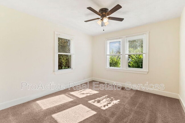 Building Photo - 1018 Wolcott Ave