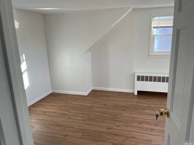 Building Photo - 1409 Rhode Ave