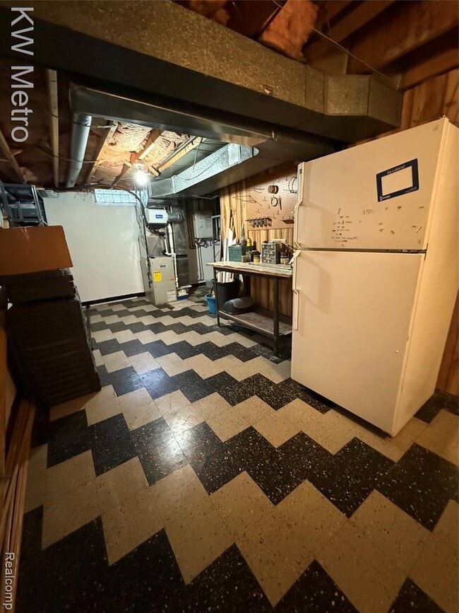 Building Photo - 1204 Montrose Ave