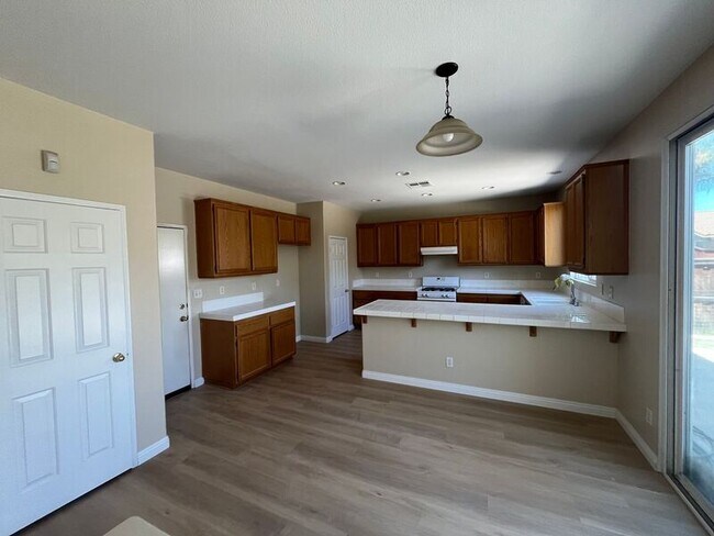 Building Photo - 31656 Rosales Ave