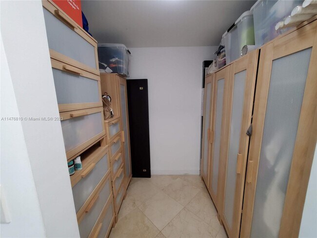 Building Photo - 2101 Brickell Ave