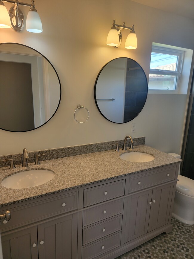 Master Bathroom - 5717 Airdrome St