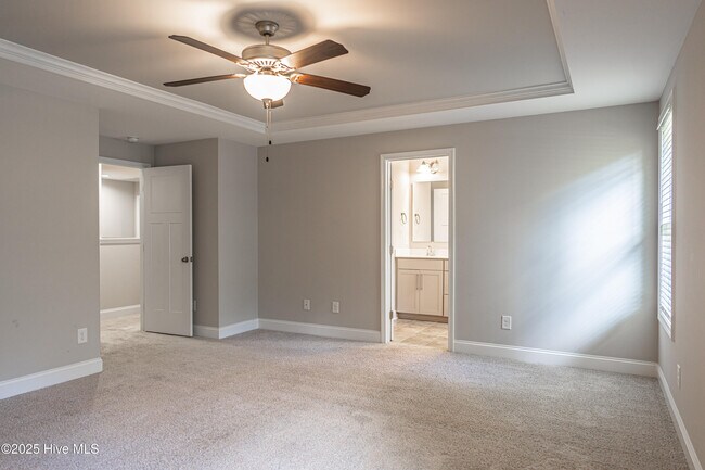 Building Photo - 412 Palisades Dr