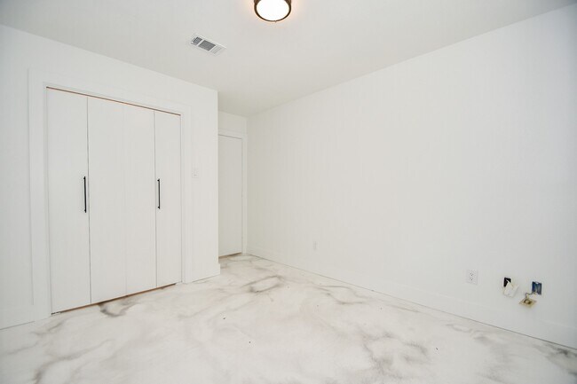 Building Photo - 6914 Evergreen St