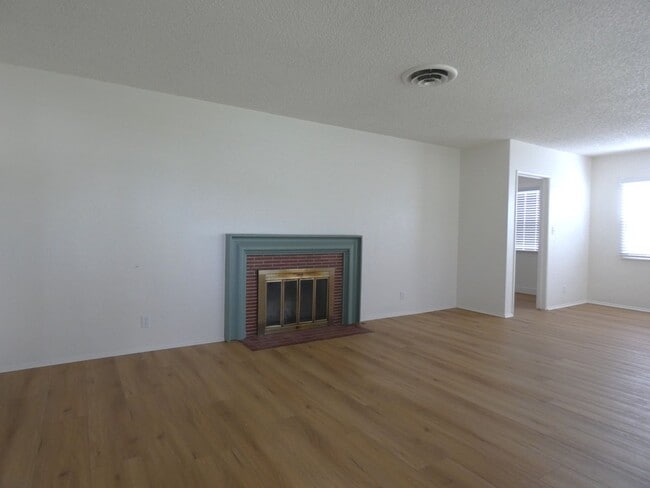 Building Photo - **Available NOW in Whittier!**