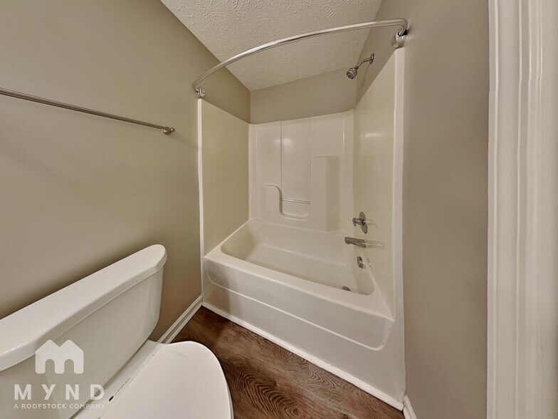 Building Photo - 721 Wildwood Dr