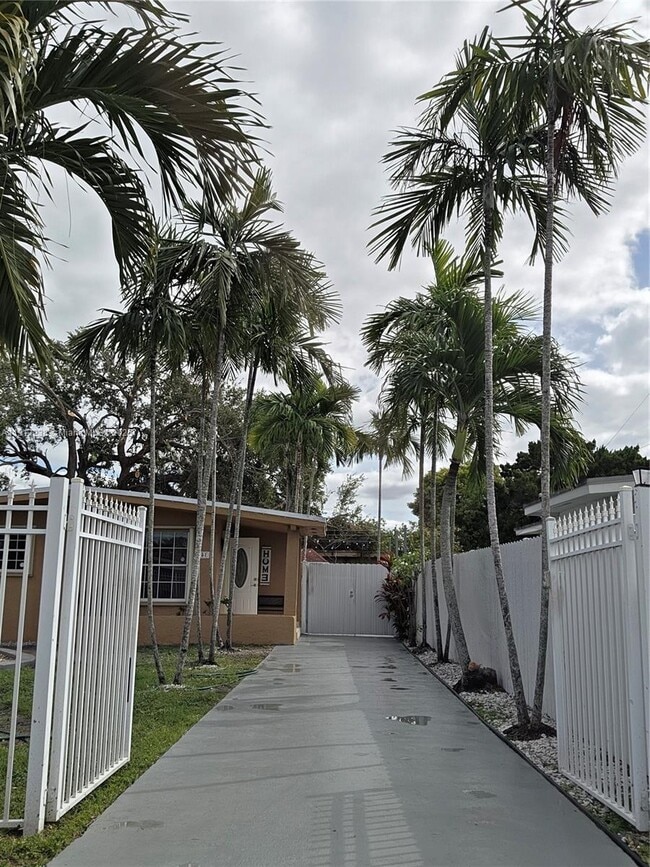 Building Photo - 340 SW 78th Ave