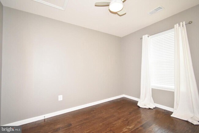 Building Photo - 7575 Willow Bottom Rd