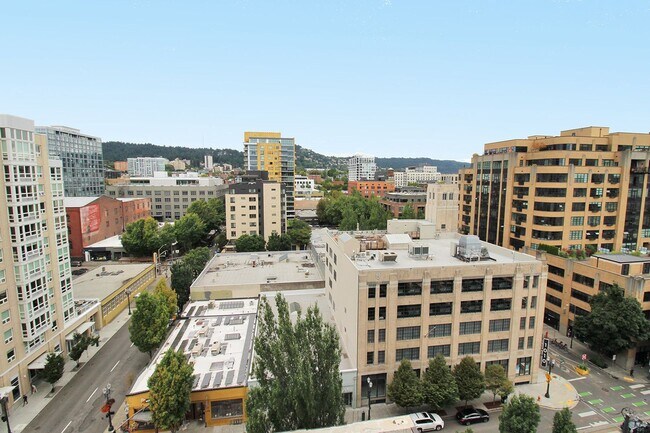 Building Photo - Exceptional 1 bd + bonus, City Views in Pe...