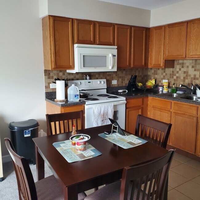 Building Photo - 3423 Ridgeland Ave