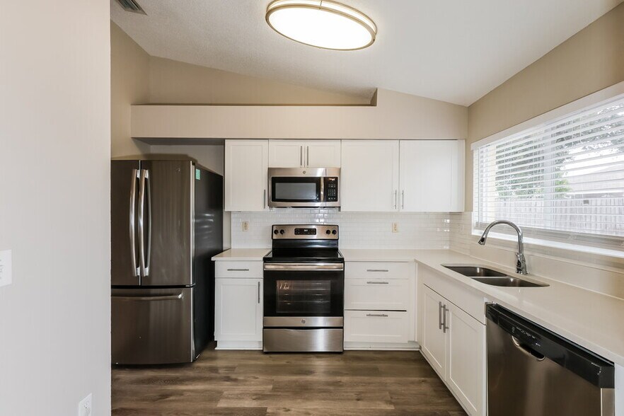 Building Photo - 1515 Birchstone Ave