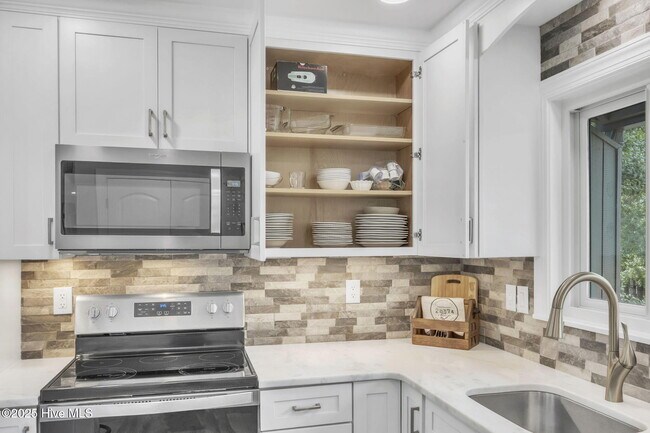 Building Photo - 800 St Andrews Dr