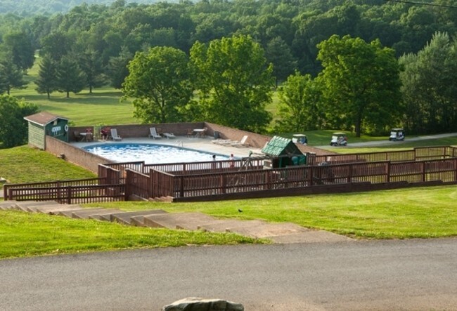 Pool - Diamond Caverns RV Resort & Golf