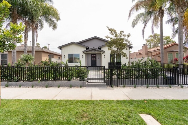 Building Photo - Beautifully Renovated 3-Bedroom Home – Mod...