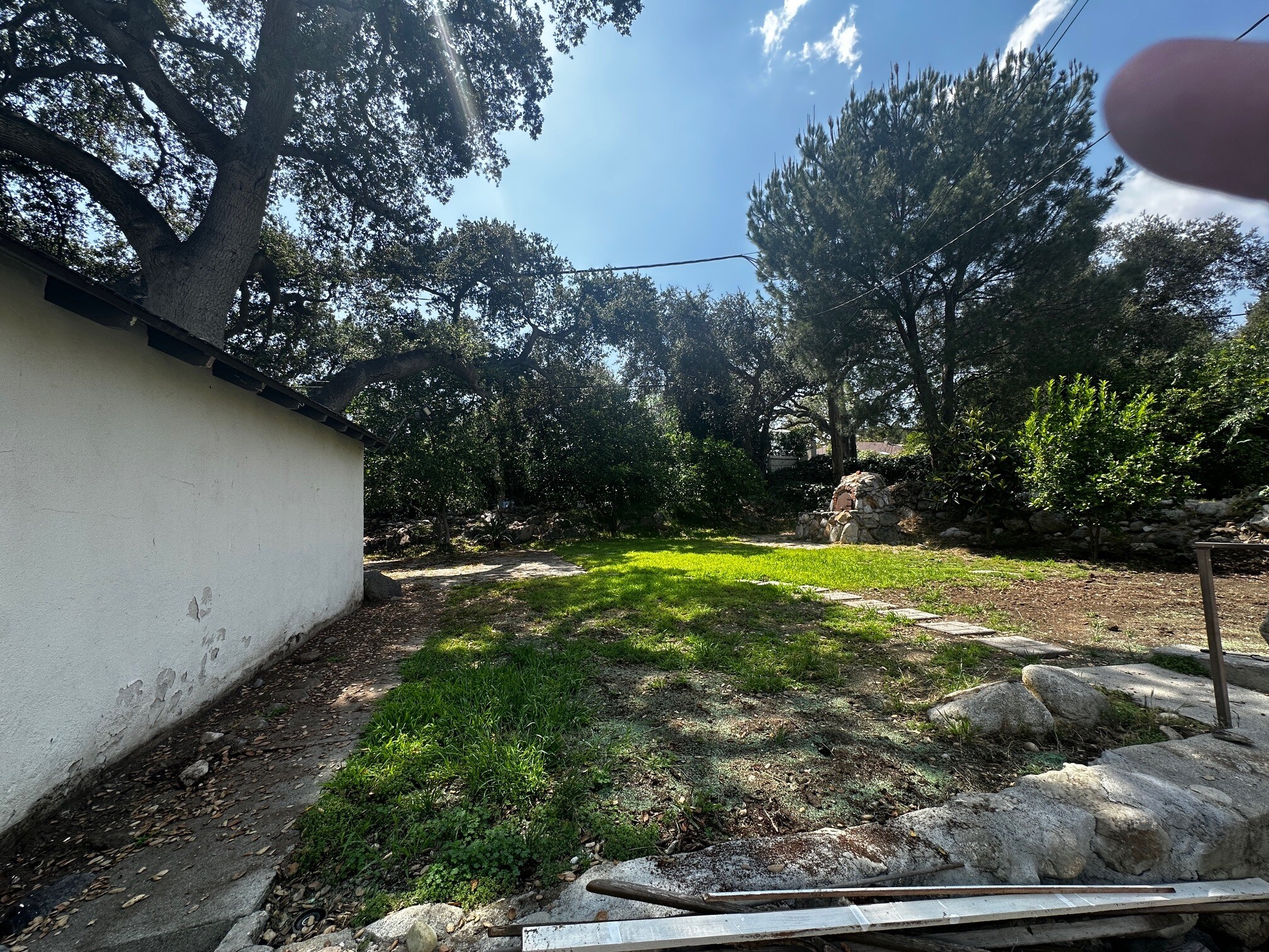 Building Photo - 2151 N Altadena Dr