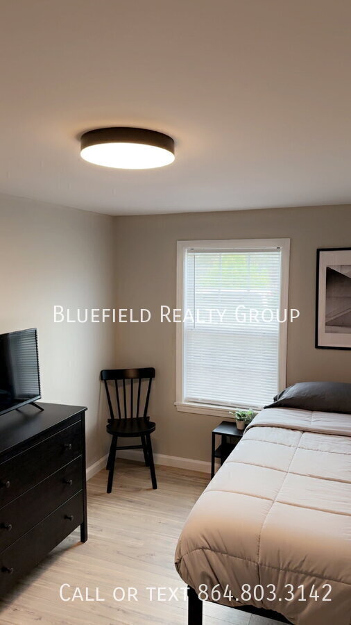 Building Photo - 723 Reynolds Rd