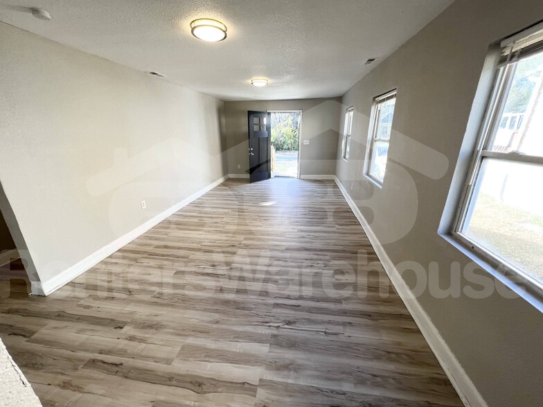 Building Photo - 6841 Walrond Ave