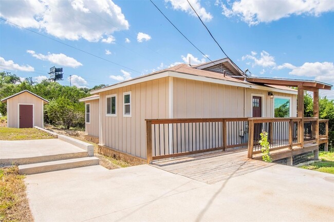 Primary Photo - 21316 Crestmont