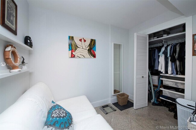 Building Photo - 5 Island Ave