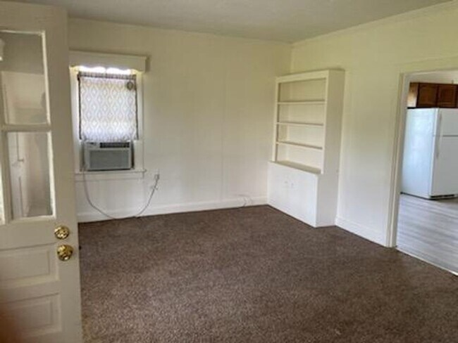 Building Photo - Water-Front Living