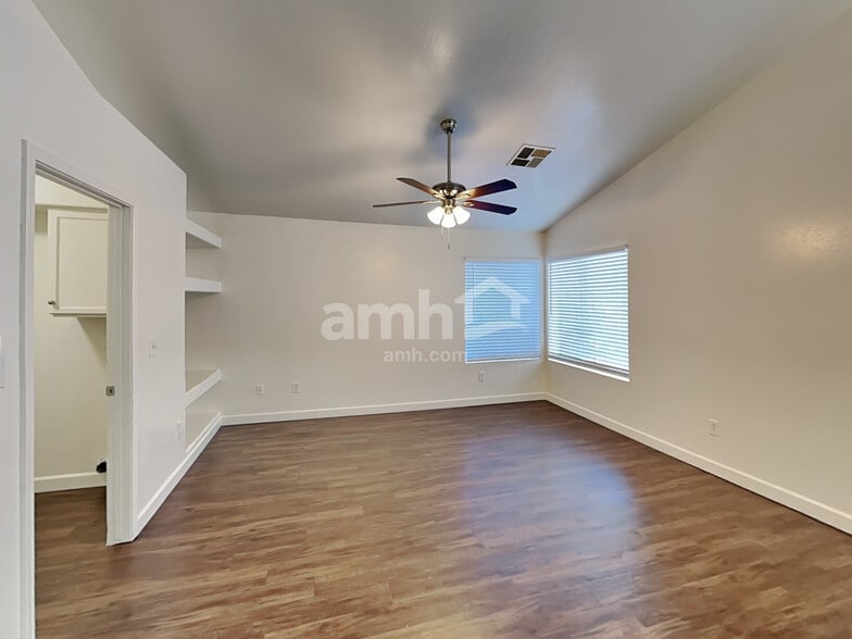 Building Photo - 2315 S Ananea