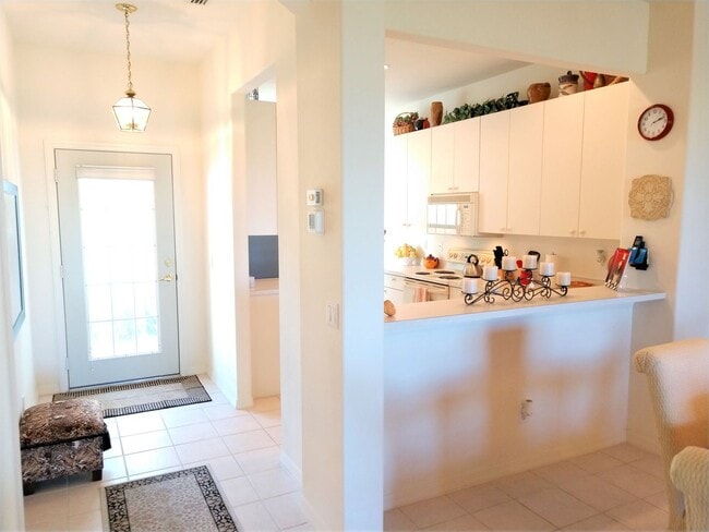 Building Photo - Seasonal Short-Term Villa located in Pelican Pointe Golf & Country Club!