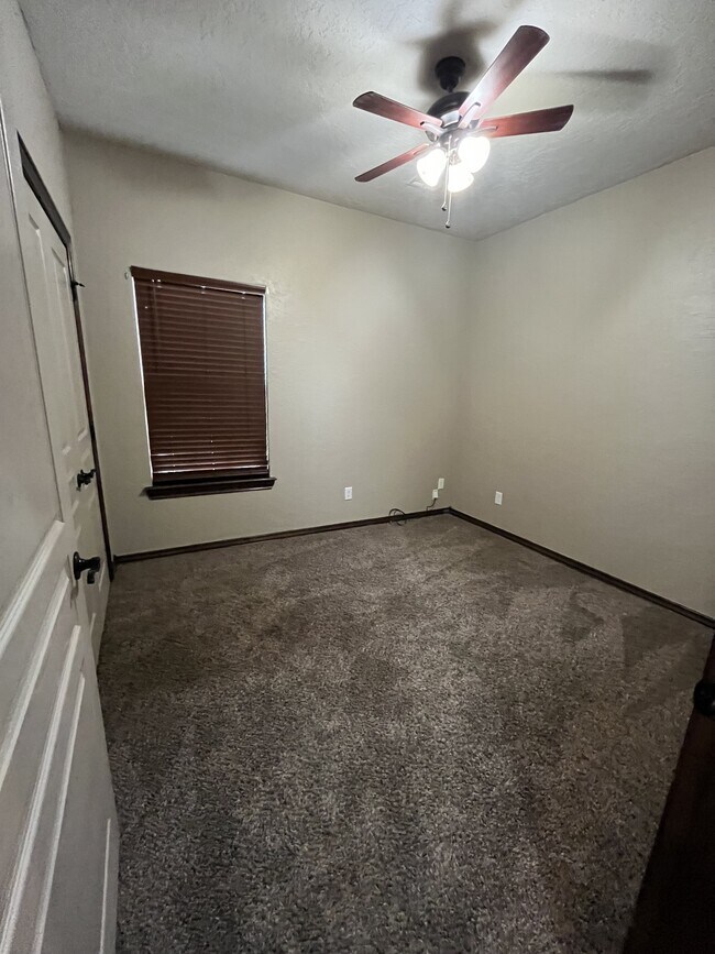 Building Photo - 48 Creekside Dr