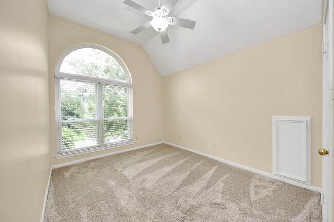 Building Photo - 10503 Great Plains Ln