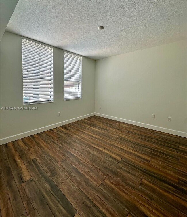 Building Photo - 55 Merrick Way