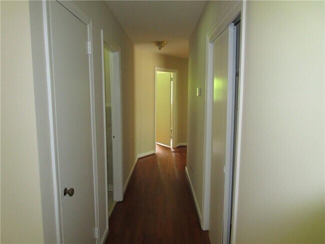 Building Photo - 1147 Enota Cir NE
