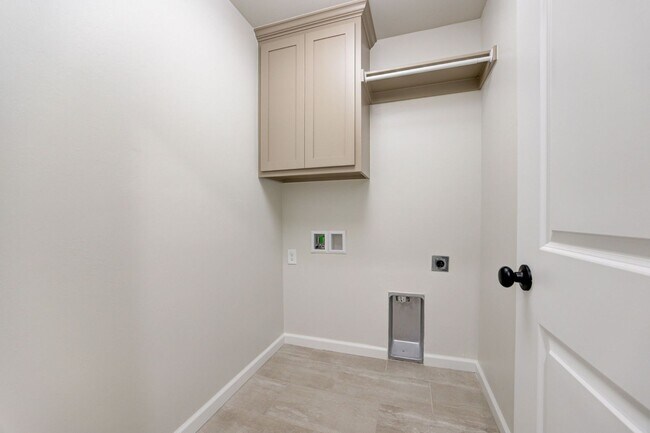 Building Photo - Brand New Home in Mustang!