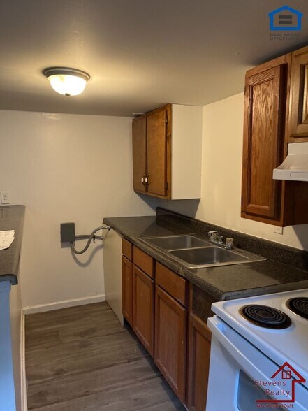 Building Photo - 4324 Grand Ave