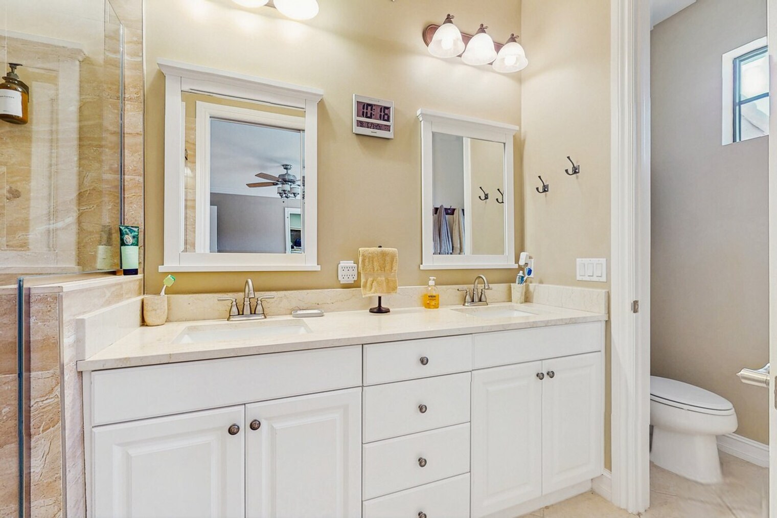 Building Photo - 9115 Capistrano St S