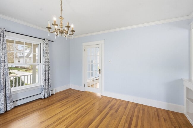 Building Photo - 198 Linden St