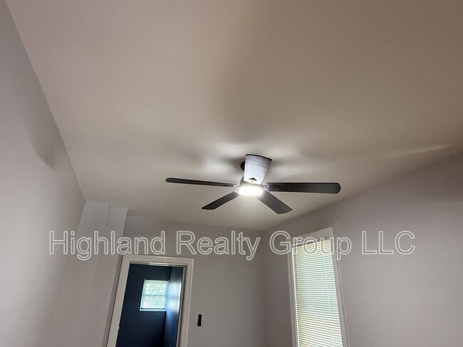 Building Photo - 913 Blunston St