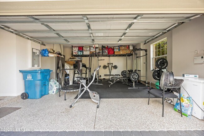 Building Photo - 552 Saddlestone Dr