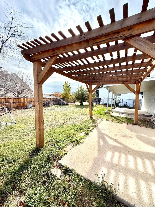 Building Photo - 1872 S Cathay Ct