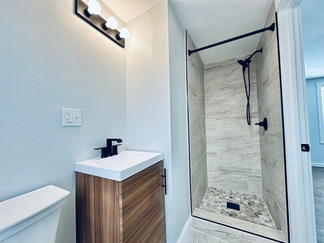 Building Photo - 10 Kensington St