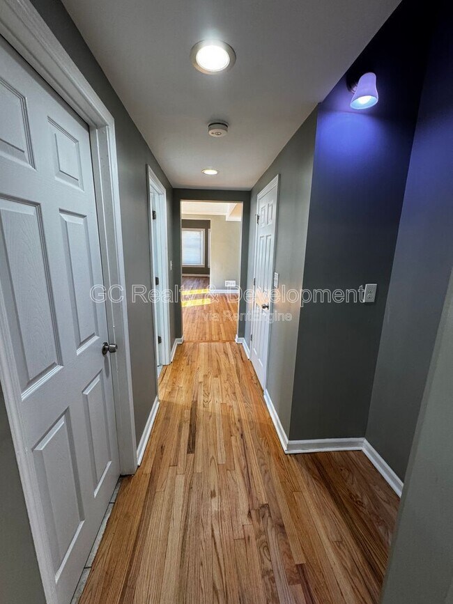 Building Photo - 11347 S King Dr