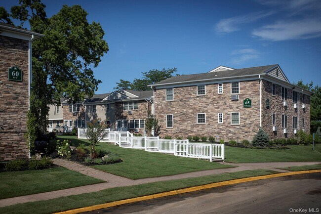 Building Photo - 65 Fairfield Way