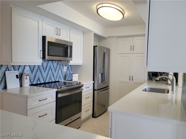 Building Photo - 10475 Gulf Shore Dr