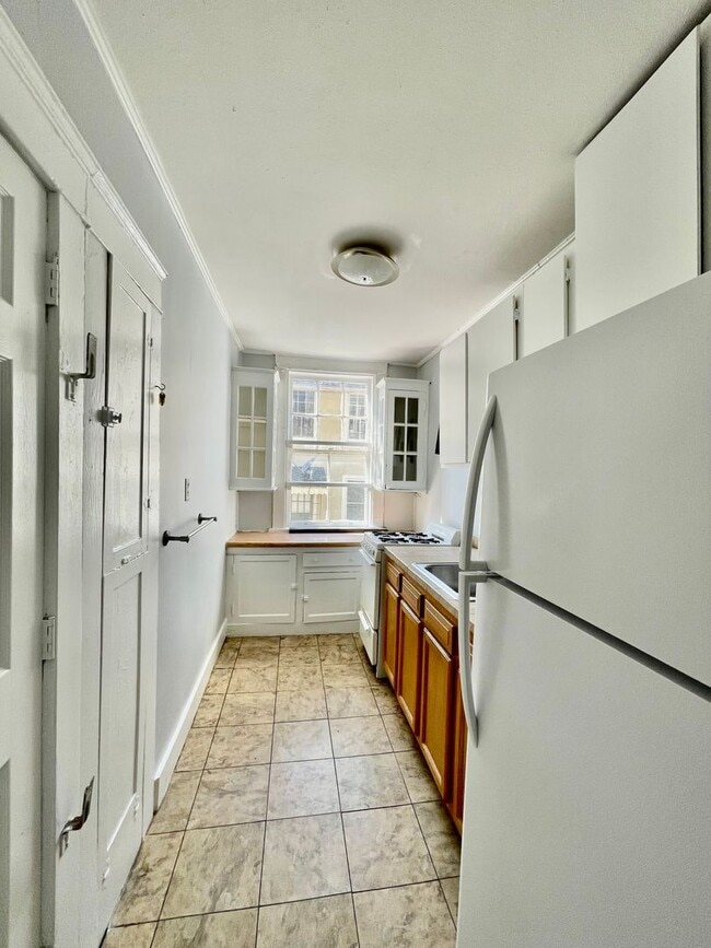 Building Photo - 2bd/1ba Conveniently Next to Loyola and Tu...