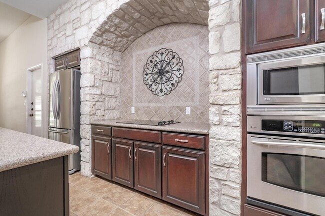 Building Photo - 29000 Bay Hill Ct